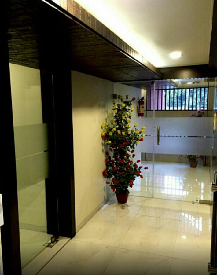 Hotel Crystal Vadodara Eksteriør bilde